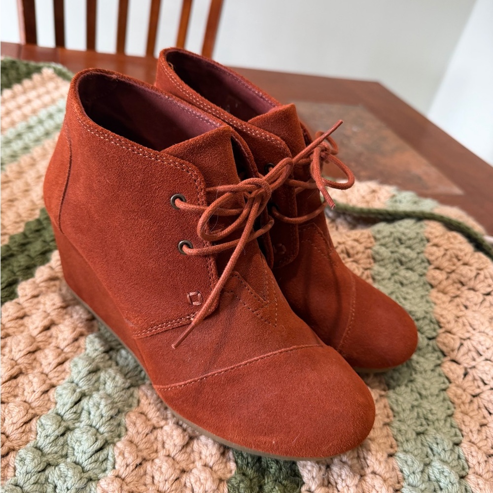 Tom’s Women's Suede Ankle Boots - Rust